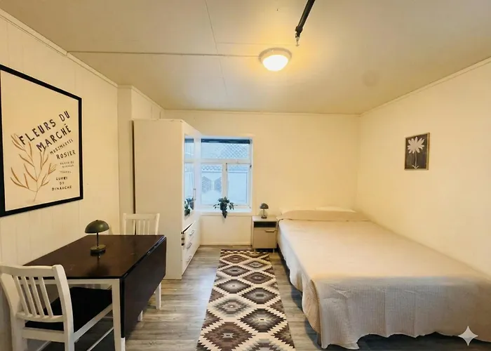 V66 - Private Rooms In City Center Svolvær