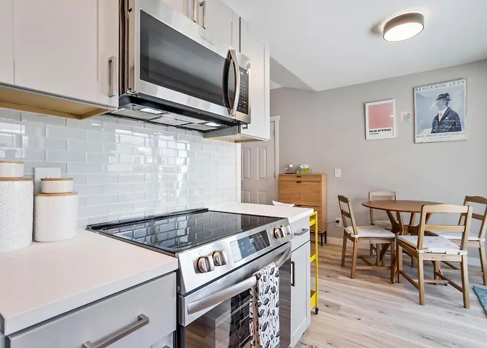 Cozy One-Level Home | Projector+Ps5+Pet Friendly! Colorado Springs