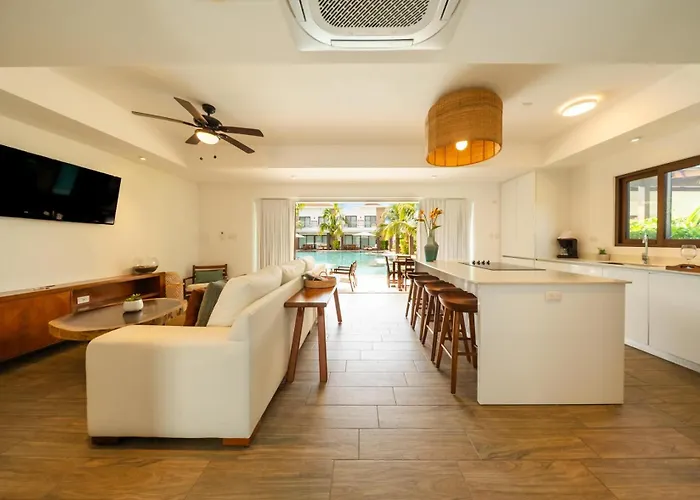 Villa With Jacuzzi And Pool View In Monterrico