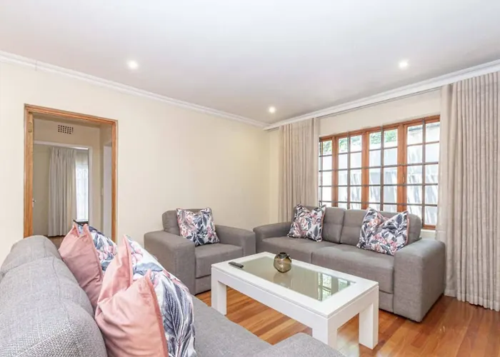 Super Spacious Fun Home With Pool, Den And Bar Johannesburg