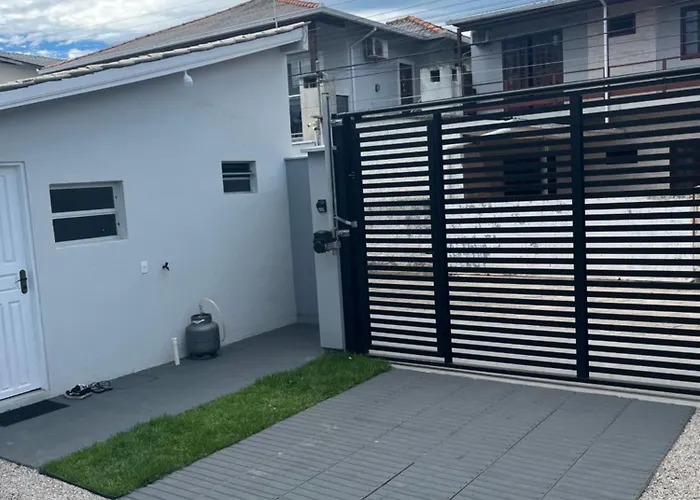 Casa Com 2 Quartos, Sendo Um Suite, Super Aconchegante Para Temporada Florianópolis