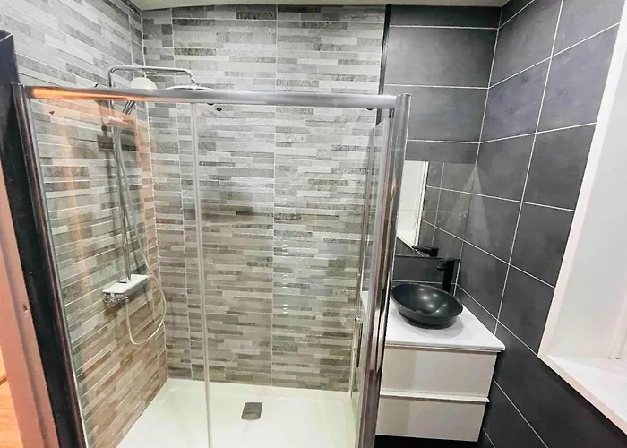 Large Double Room In A House At Glasgow Westend
