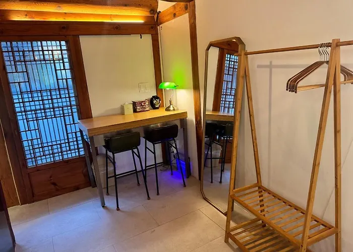 Private Hanok Samcheong 3Br 4Bed 6Pax Yard 8Table Netflix Seoul