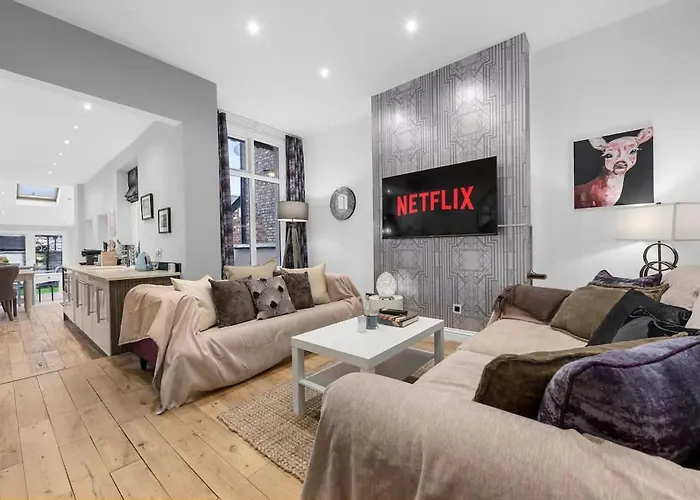 4 Bed Hale Home, Cinema Room, Free Parking