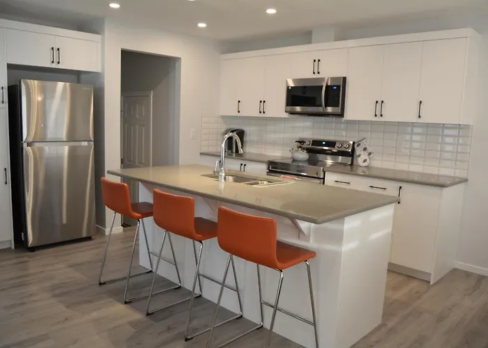 Villa House Near Spruce Meadows, Rolling Hills View YYC