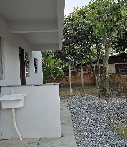 Casa Para 4 Pessoas Rua Corrupiao Bombas Bombinhas