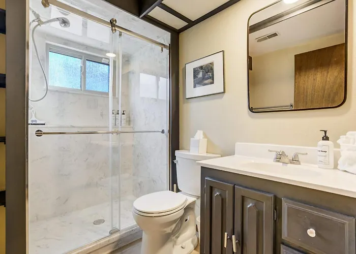 Ravine Row! Cozy Getaway W Hot Tub & Backyard Colorado Springs