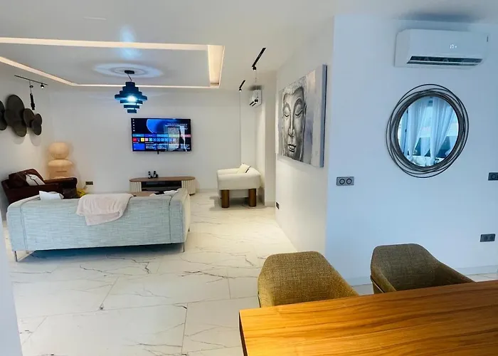 Villa 3 Chambres Avec Piscine A Louer A Bastos Yaoundé