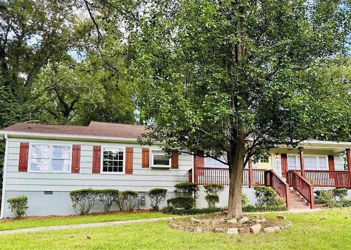 Spacious 4-Bedroom Bungalow In Serene Atlanta With Ac