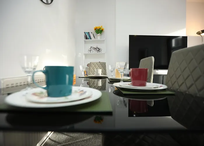 Rodney Place By N And N Stays A Spacious 4 Bedroom House With Free Parking In Swansea, Close To Beach, Great For Teams And Families Visiting The Area, Longer Stays Welcome