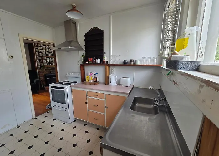 Basic Kiwi Beach Cottage! Christchurch