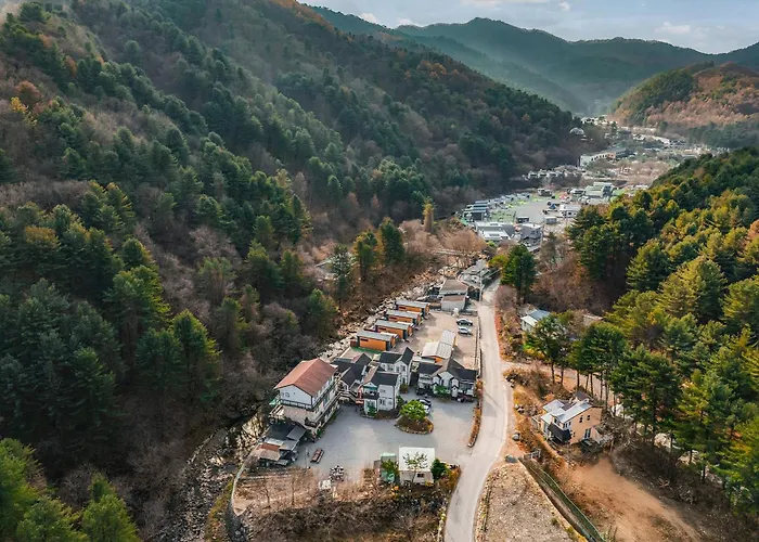 Gapyeong Chorokbit Pet Friendly Valley Pension