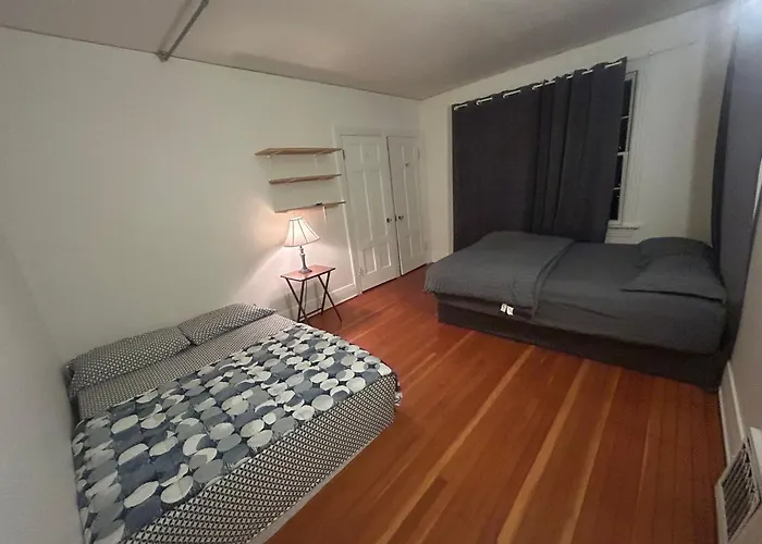 Airport Vancouver Private Rooms - Transit At Doorstep, Free Parking & Fast Wi-Fi
