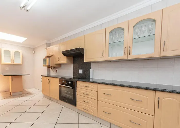 Super Spacious Fun Home With Pool, Den And Bar Johannesburg