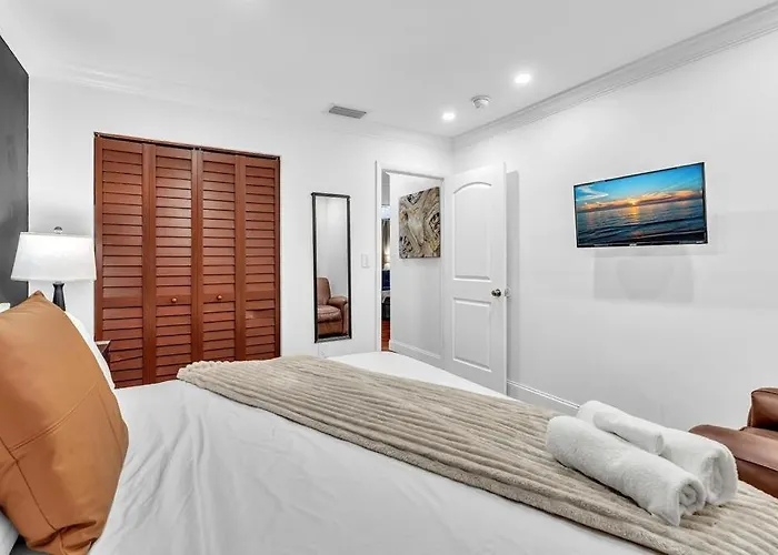 Villa 2 King Beds, FREE Parking&Internet in Miami