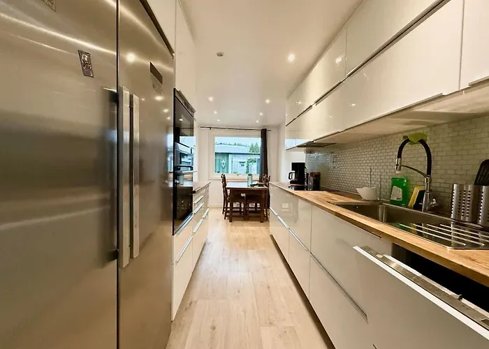 Workers Villa - 5Br - 2 Bath - Near City Göteborg
