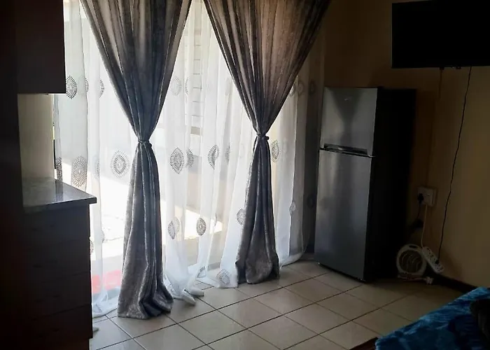 Mukonazwothe Guesthouse Roodepoort