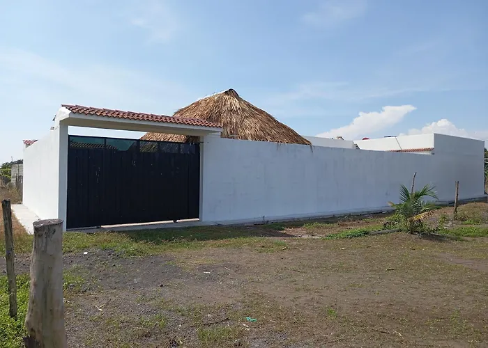 Bello Chalet En Playa De Monterrico