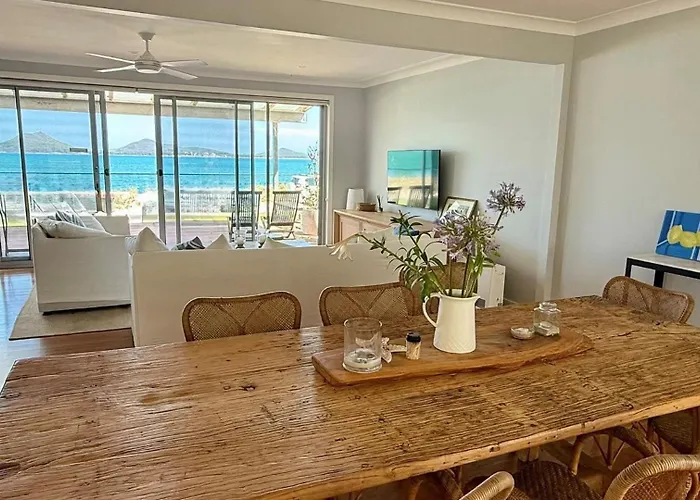 Beachfront With Spectacular Views Hawks Nest