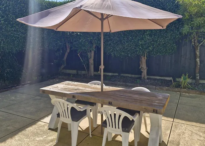 Secluded Guest Suite For Up To 4 People Hamilton
