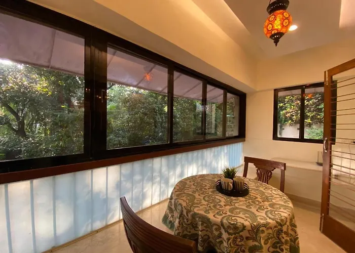 Bandra Cozy 1 Bedroom Attached Bathroom Shared Apartment Mumbai