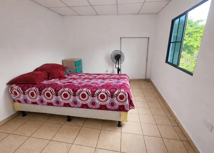 Hostal Casa Compartida A 8 Mins De San Salvador