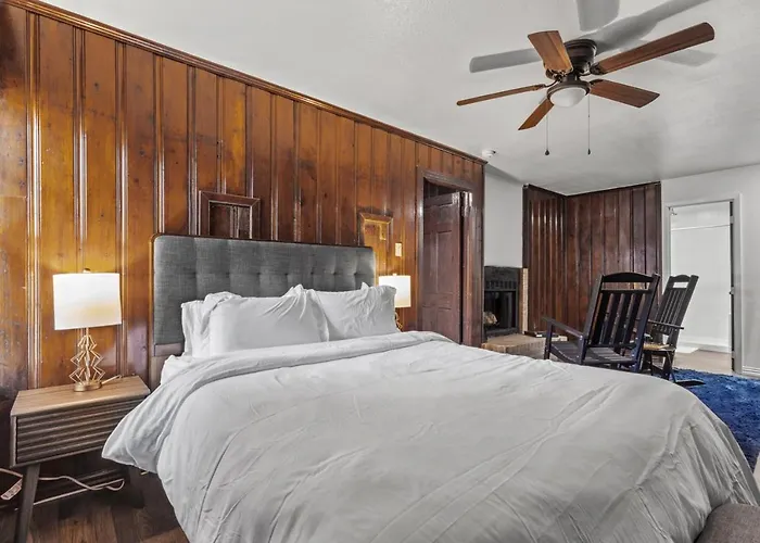 Spacious 5Br Group Retreat Near Fair Park Downtown Dallas