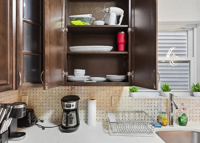 Villa 3 BR • Full Kitchen • Sleeps 8 Jersey City