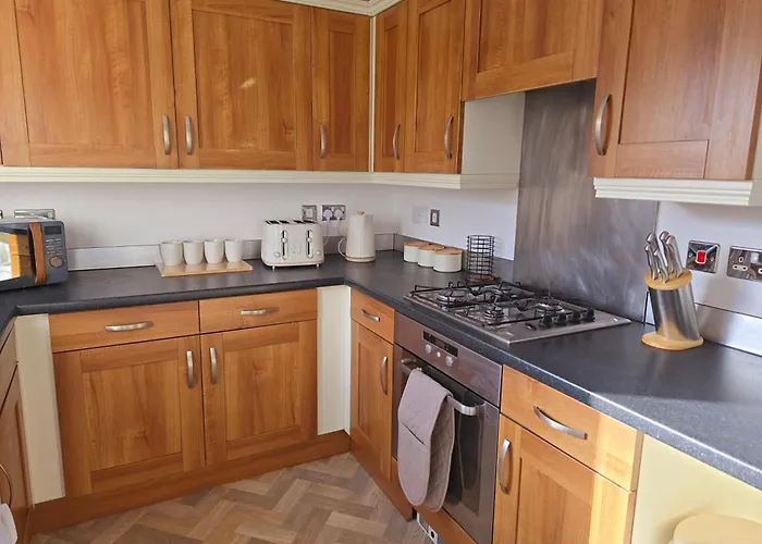 Phoebe Road 4Br Home With Parking Near Swansea Stadium