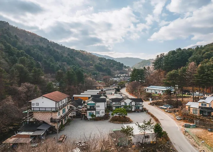 Gapyeong Chorokbit Pet Friendly Valley Pension