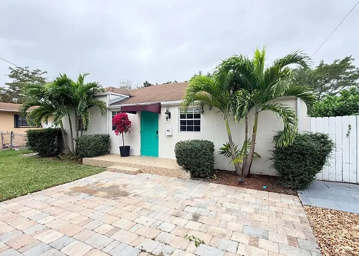 Sunset Villa- 3 Bedroom 2 Bathroom -6 Beds Miami