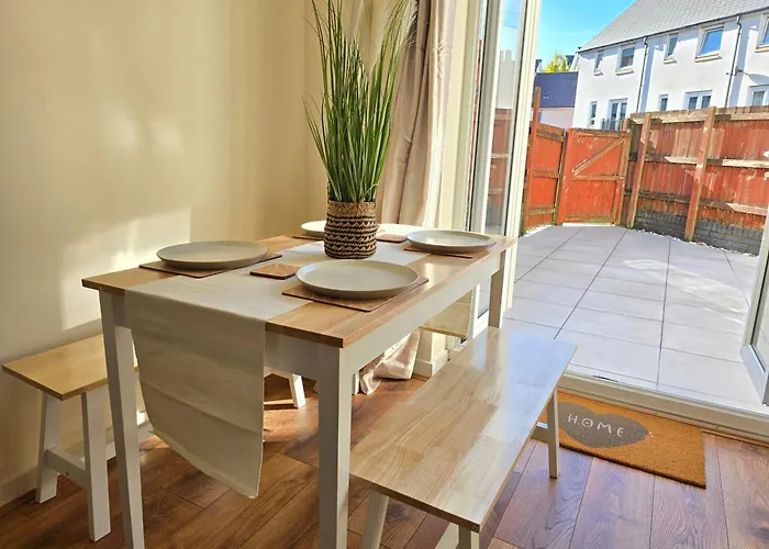 Phoebe Road 4Br Home With Parking Near Swansea Stadium