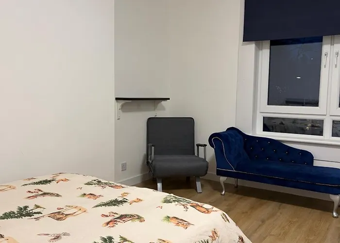 Large Double Room In A House At Glasgow Westend