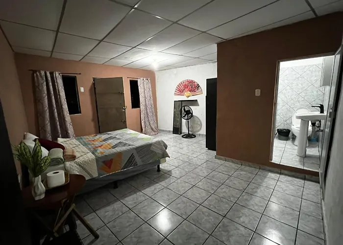 Hostal Casa Compartida A 8 Mins De San Salvador