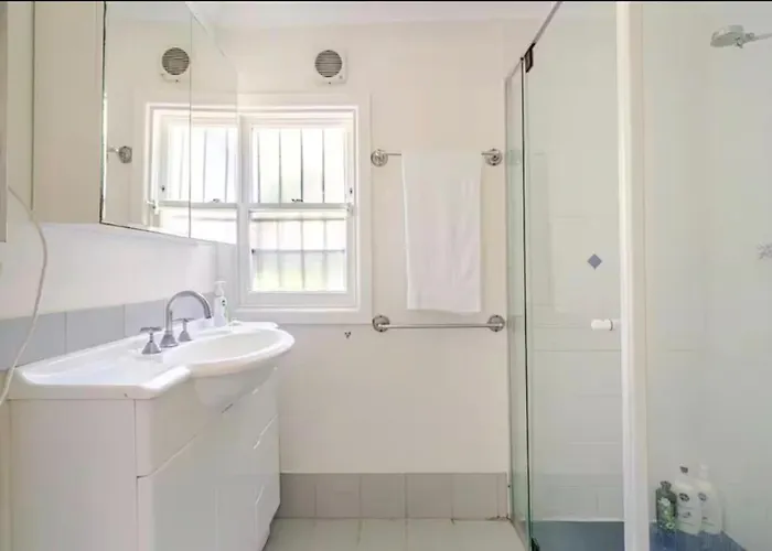 Cosy Cottage In Annandale Sydney