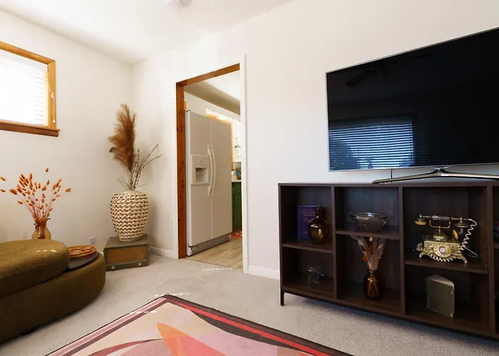 Retro 70S Styled Home 15 Min To Downtown Denver