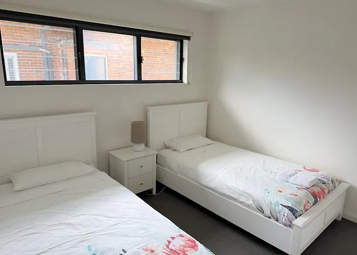 Manly Modern 3 Bedroom Home - Upper Duplex Sydney