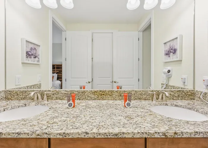 Spacious Luxury Home, 8Br, Pool & Spa Orlando