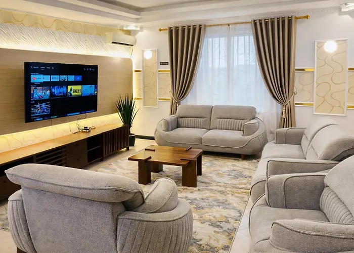Modern 5-Bedroom Family Home Near Palm Village Daressalam