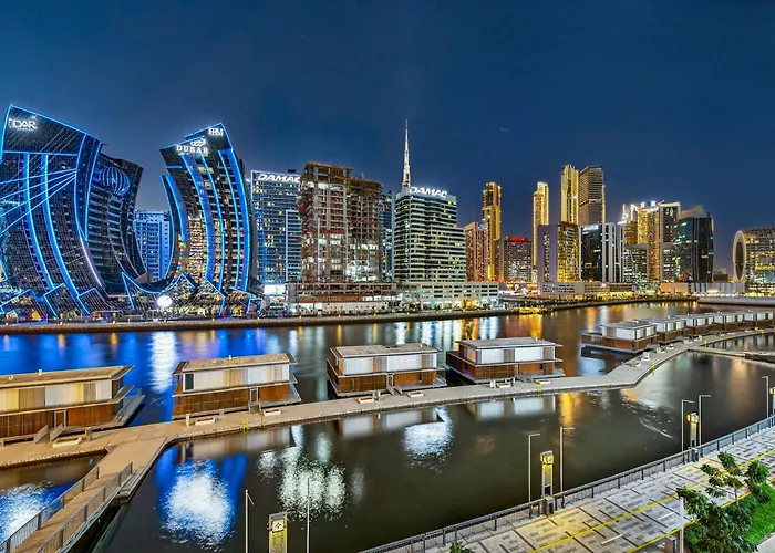 Modern 1Br Apartment - Burj Khalifa View - Pool & Terrace - Near Metro Dubai