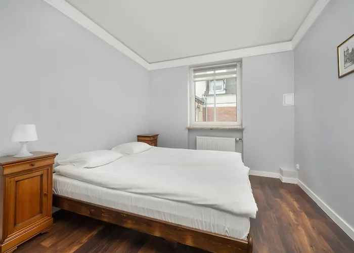 Apartament Z 2 Sypialniami I Oddzielna Kuchnia W Centrum Wroclawia Na 4 Pietrze By Noclegi Renters