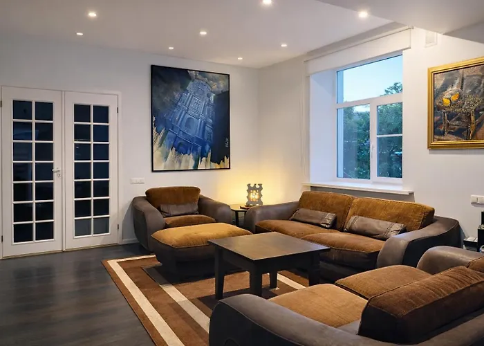 Top-Secure Spacious Penthouse - Usa Embassy Reval