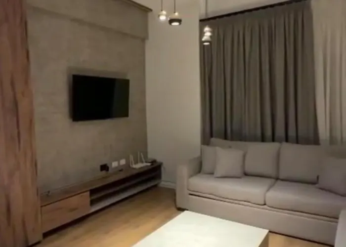 Noir Oak - Modern Stay in Orikum Vlorë