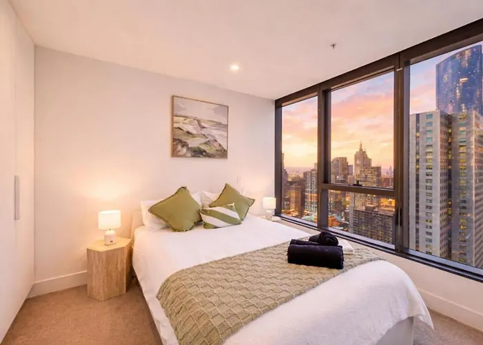3 Bedroom Cbd Apartment With Pool, Gym & Spa With Gorgeous City Views Melbourne City