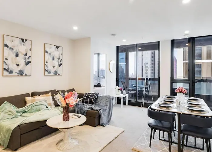3 Bedroom Cbd Apartment With Pool, Gym & Spa With Gorgeous City Views Melbourne City