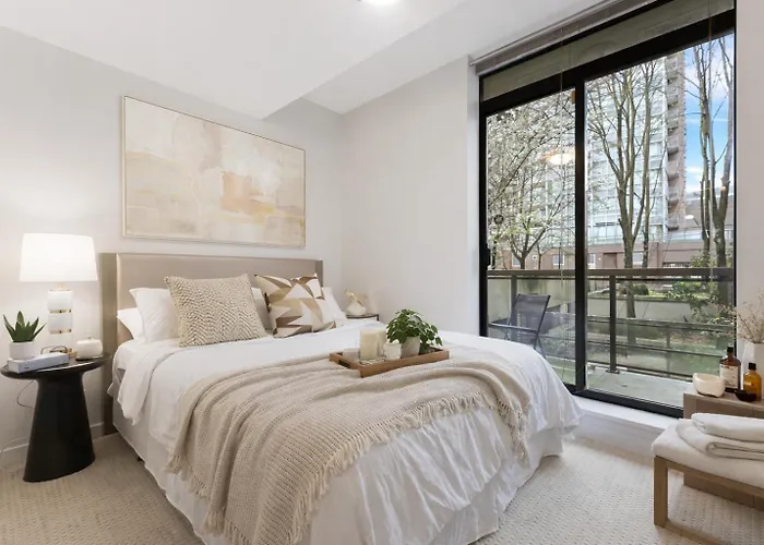 Spacious 2 Bedroom Suite Steps From Yaletown Vancouver