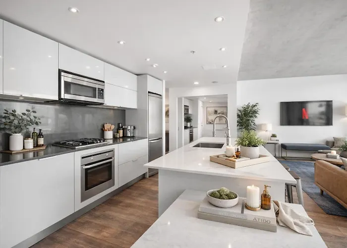 Upscale 2Br Condo With Breathtaking Mountain Views Vancouver