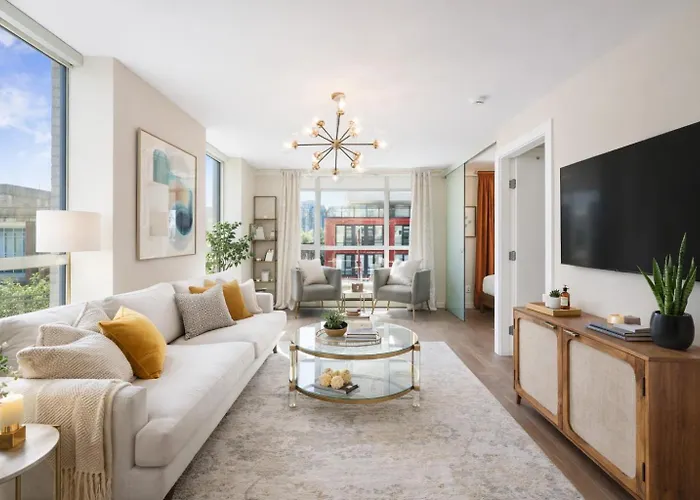 Downtown 2Br Condo Close To Rogers Arena And Bc Place Vancouver
