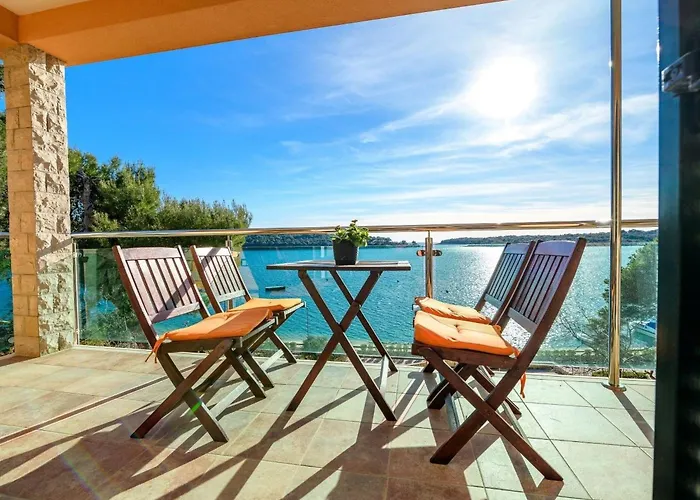 Apartment Villa Magnolia - Kamelia Apartment By Interhome Mali Lošinj