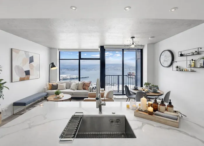 Upscale 2Br Condo With Breathtaking Mountain Views Vancouver